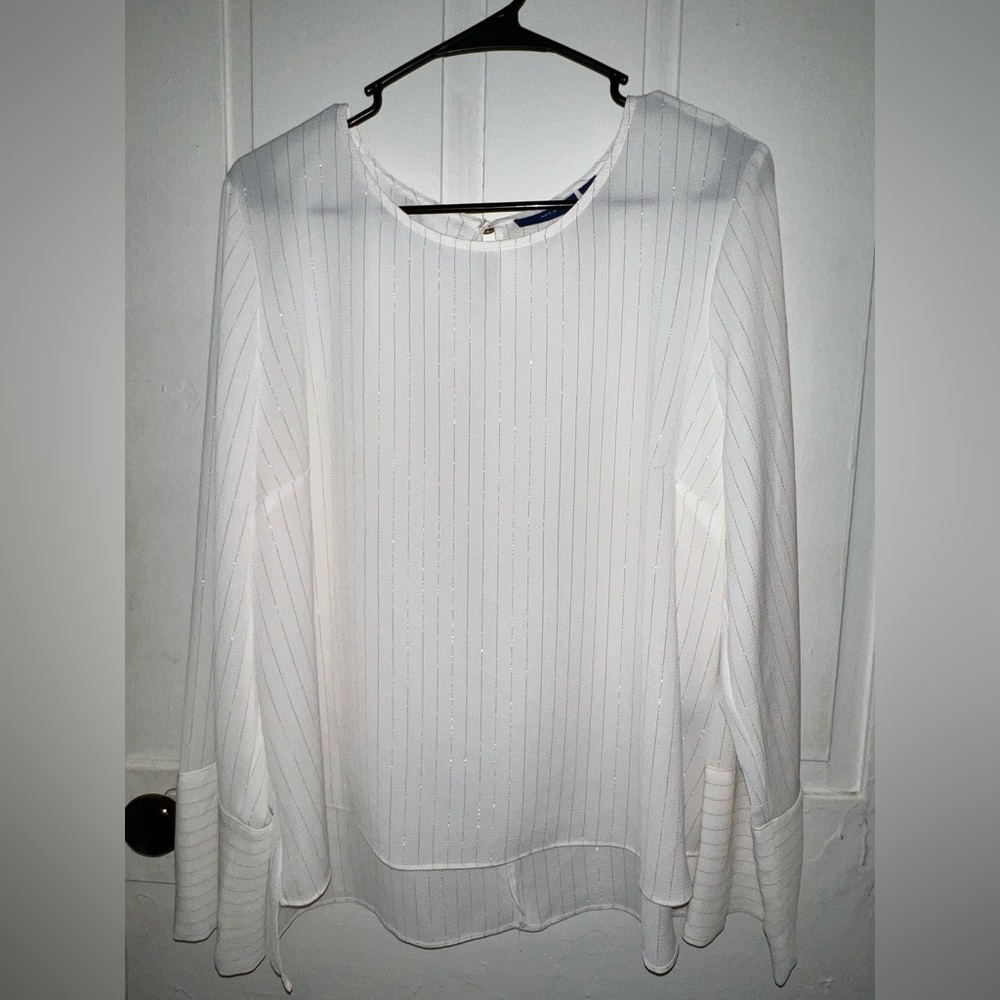 XL APT. 9 White and gold top